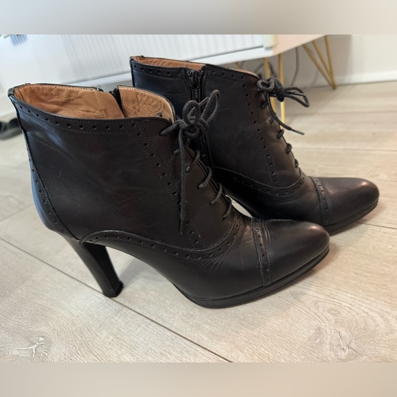 Elegant Black Lace-Up Ankle Boots
🇮🇹 - Picture 2 of 8